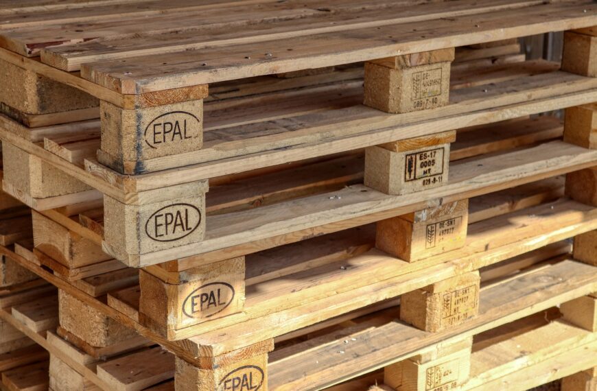 Holzpalette – der Klassiker in der Warenbewirtschaftung